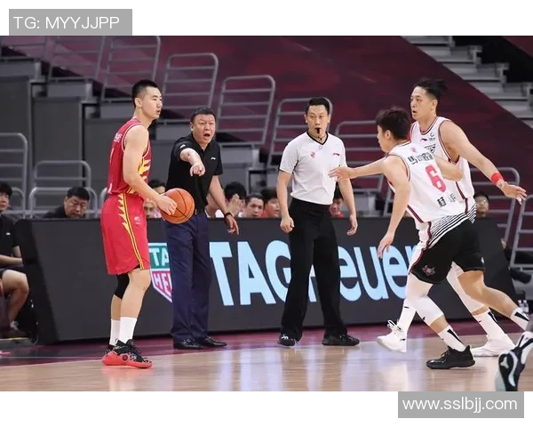 深圳篮球队荣登灵活性排行榜第三名展现出色团队实力与潜力 深圳篮球队荣登灵活性排行榜第三名展现出色团队实力与潜力